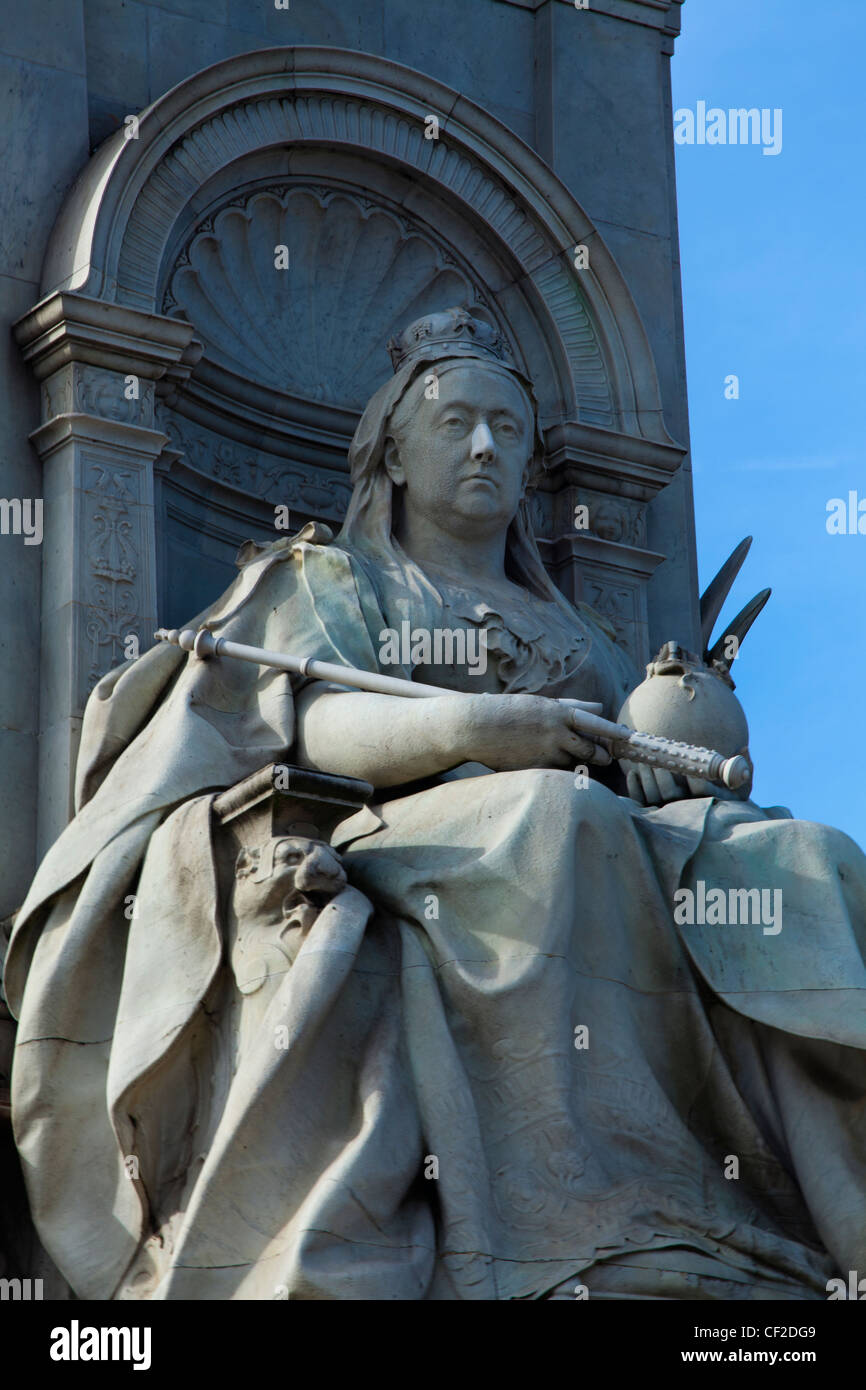 Queen victoria white statue hires stock photography and images Alamy