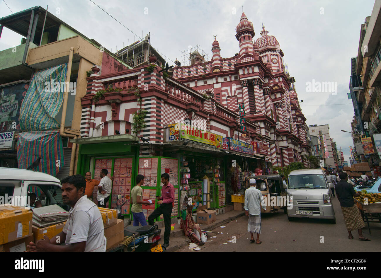the Djemma Null Arafat mosque in the busy streets of Pettah Bazaar in Colombo, Sri Lanka Stock Photo