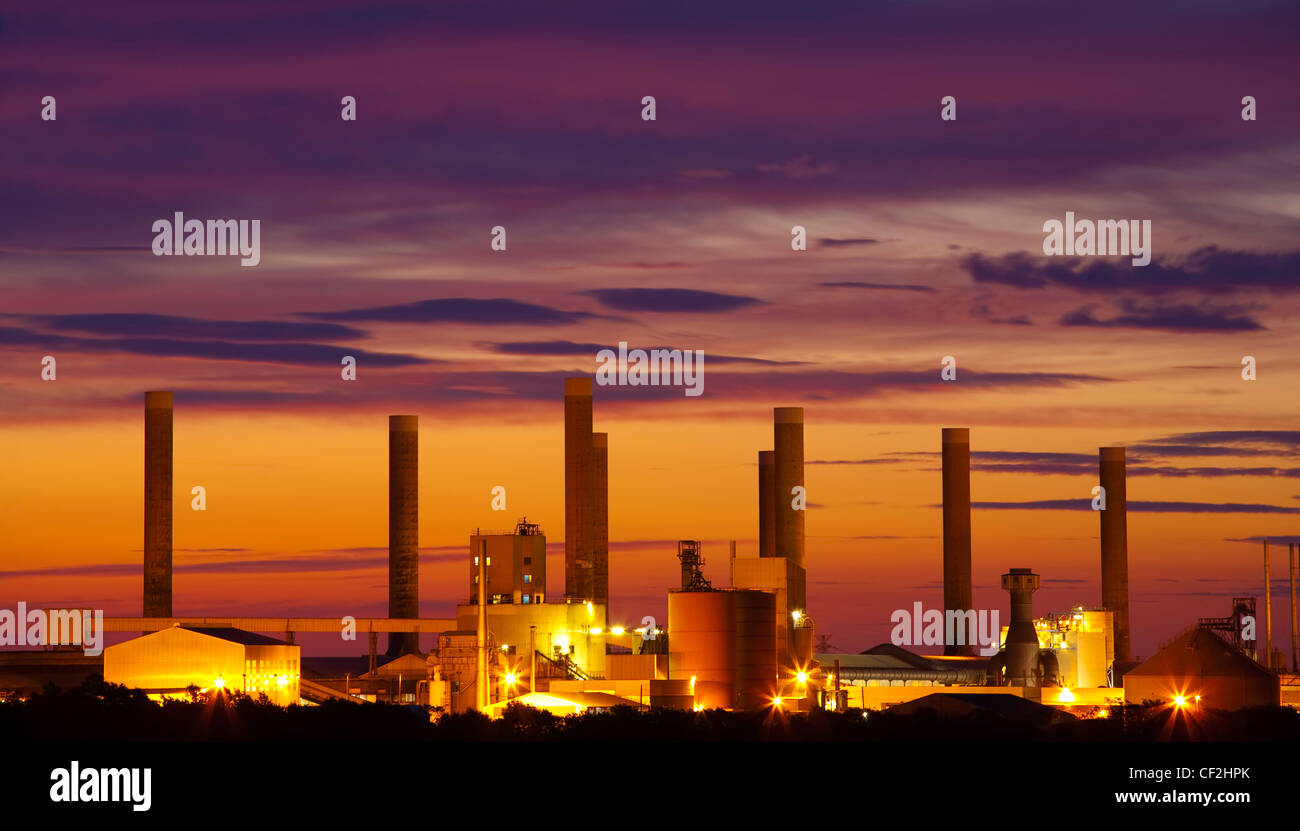 Aluminium smelter hires stock photography and images Alamy