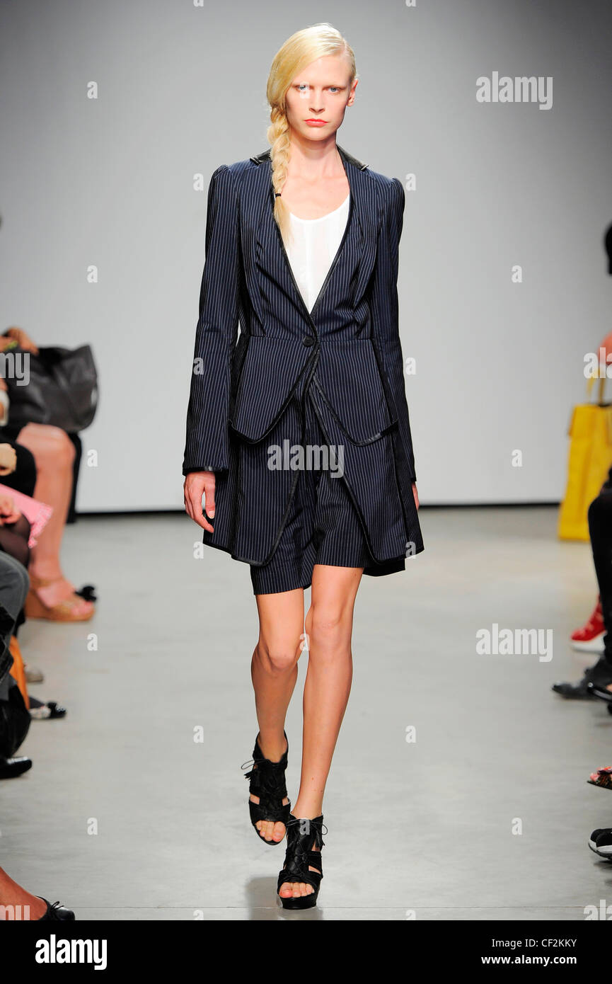 Atsuro Tayama Paris Ready To Wearspringsummer 12 Stock Photo Alamy Atsuro Tayama Paris Ready To Wearspringsummer 12 Stock Photo Alamy