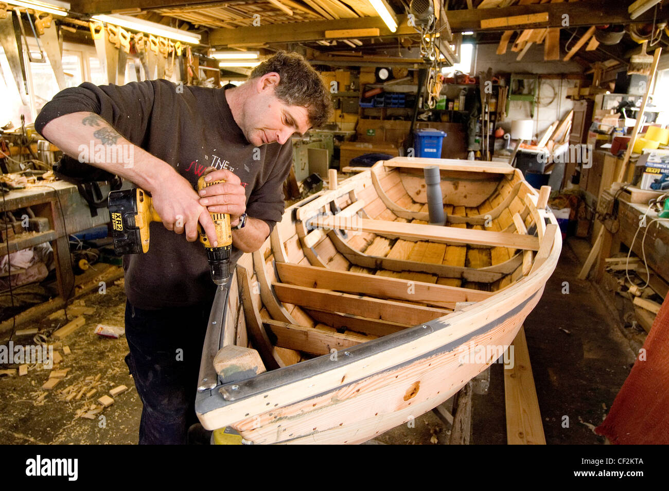 Traditional boat building at Norham. Ian Simpson the last builder of traditional boats on the River Tweed. Stock Photo