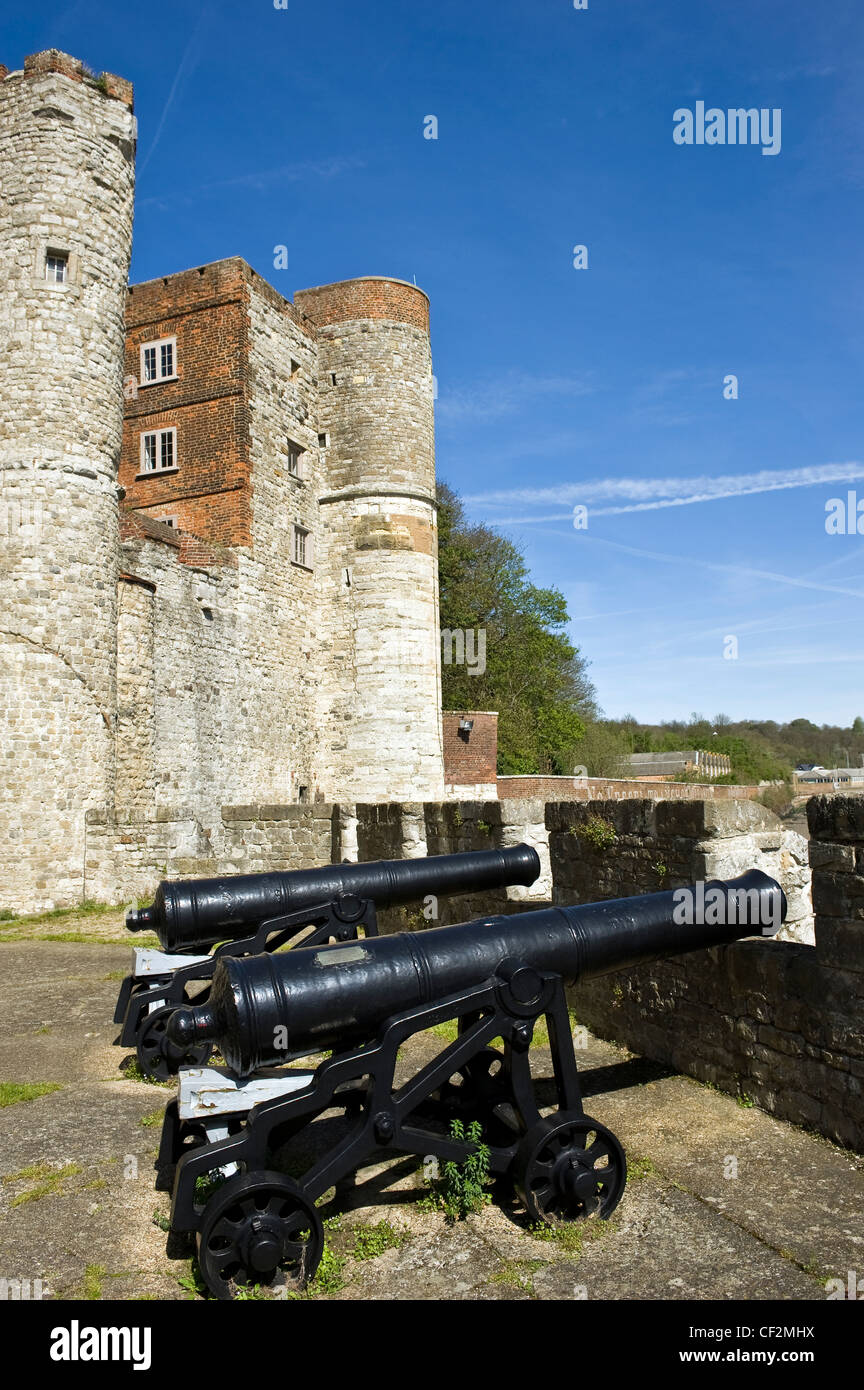 Two cannons positioned on the bastion at Upnor Castle, an Elizabethan artillery fort built in 1559 to protect warships moored at Stock Photo