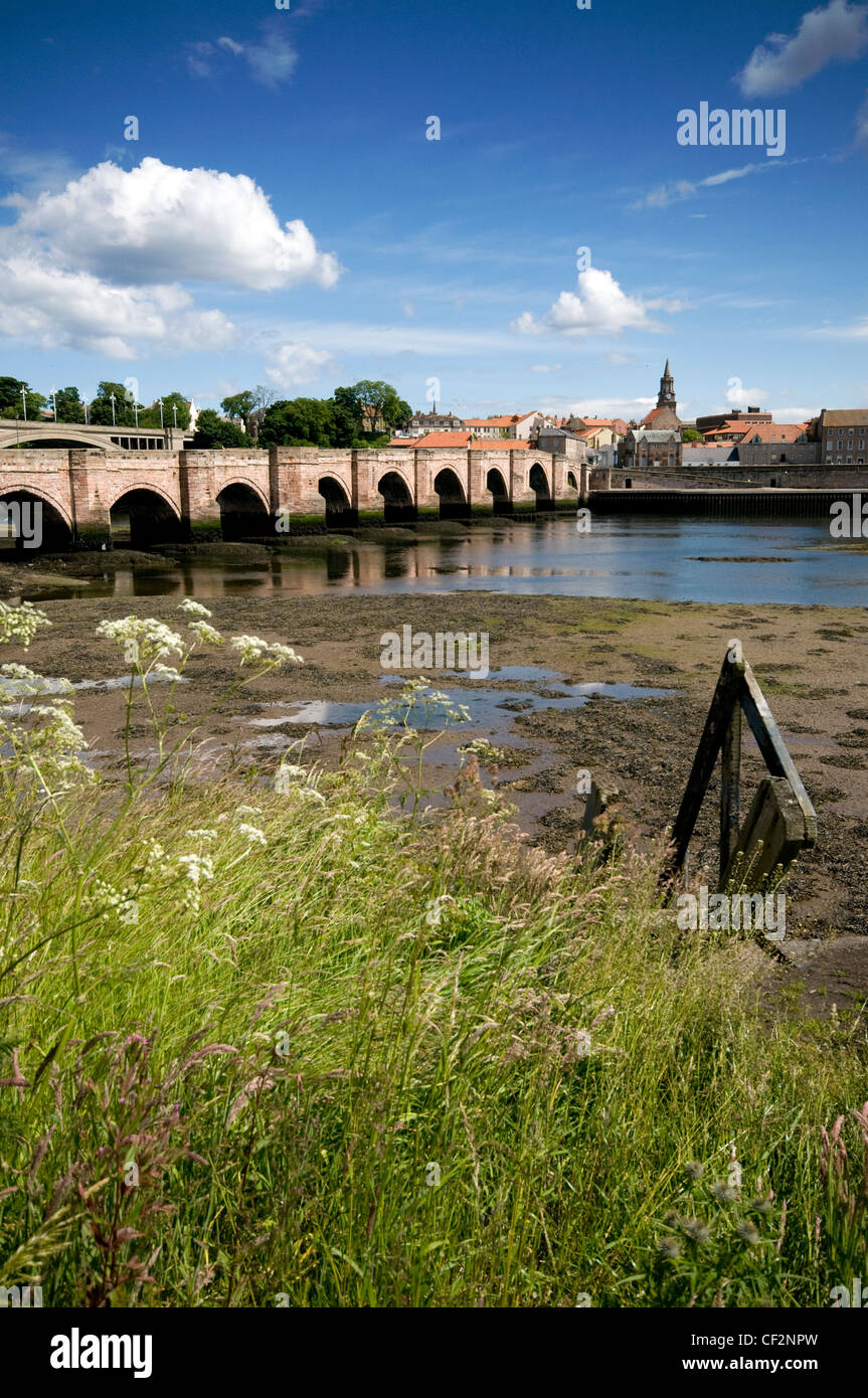 Berwick Bridge, also know as the Old Bridge, a Grade I listed stone bridge built between 1611 and 1624 spanning the River Tweed. Stock Photo