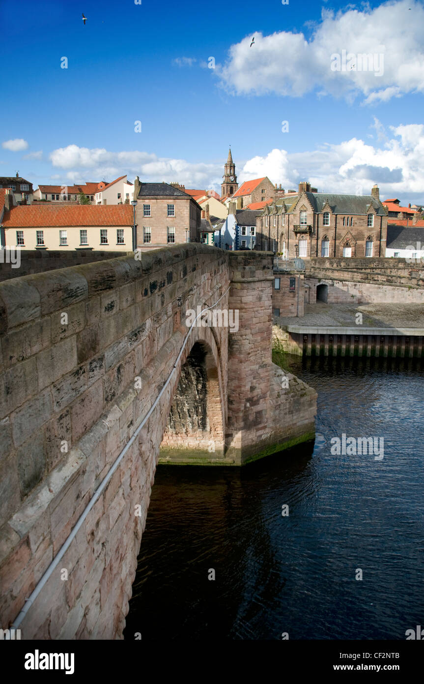 The town of Berwick-upon-Tweed, viewed from Berwick Bridge, also know as the Old Bridge, a Grade I listed stone bridge built bet Stock Photo
