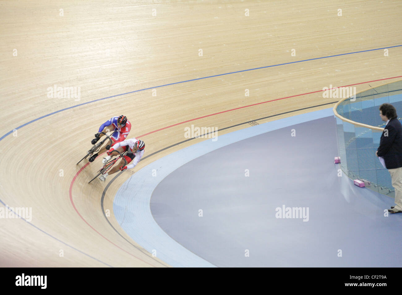 London olympic velodrome track cycling bike racing Stock Photo Alamy