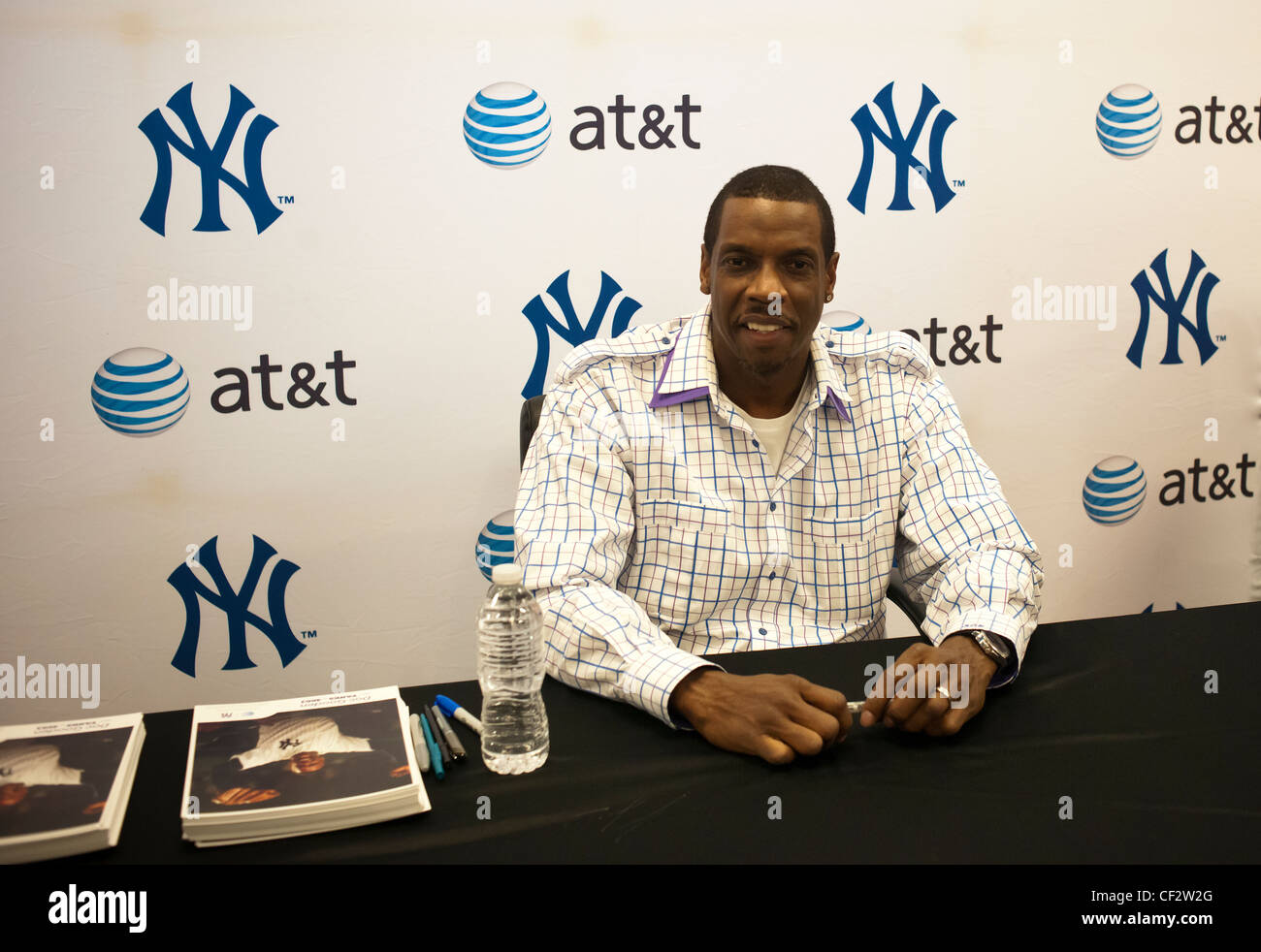 Former New York Yankee and New York Mets pitcher Dwight 'Doc' Gooden greets fans and signs autographs Stock Photo