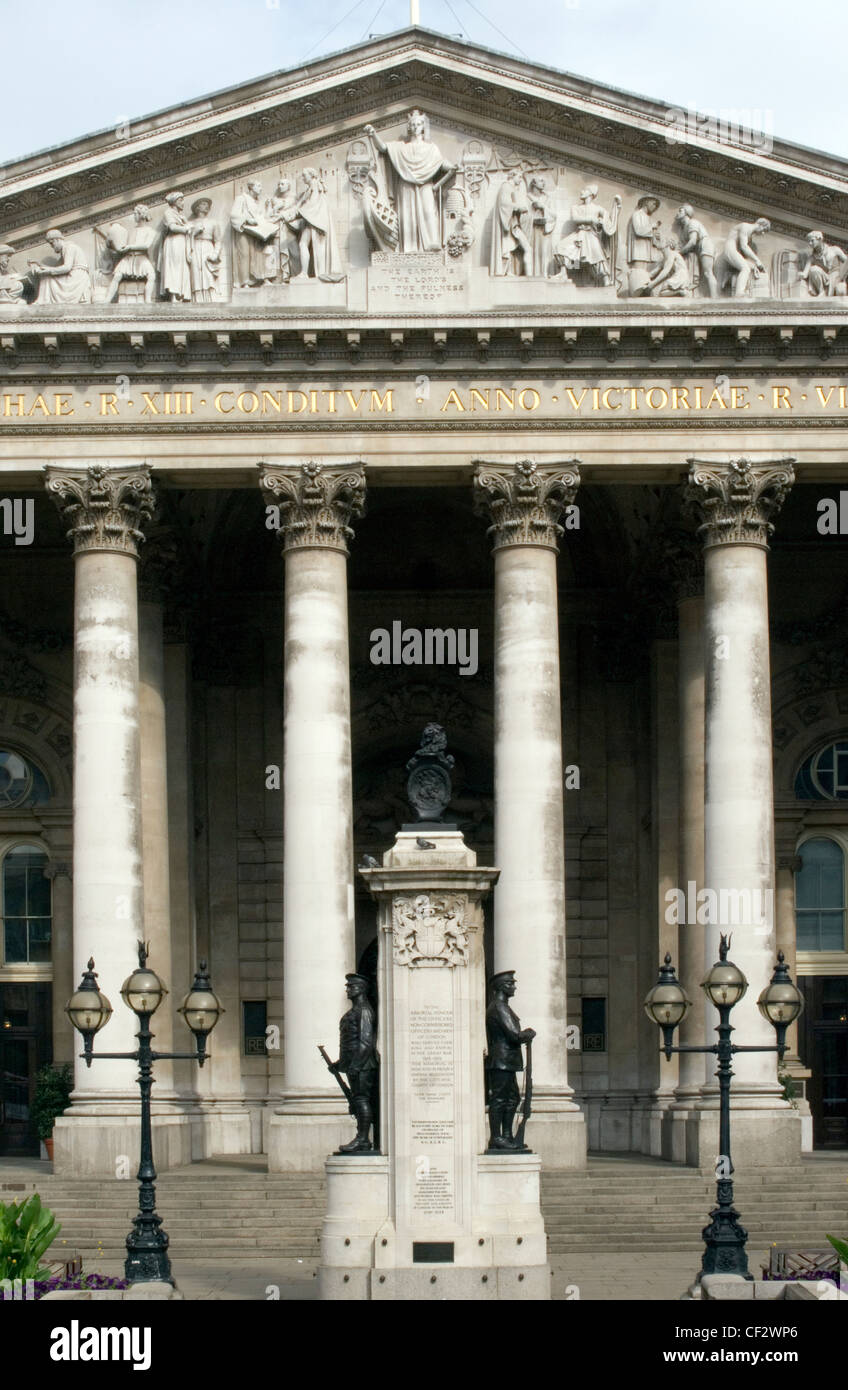 Royal Exchange building. The original building was founded by Sir Thomas Gresham in 1565 as a centre of commerce for the city; i Stock Photo