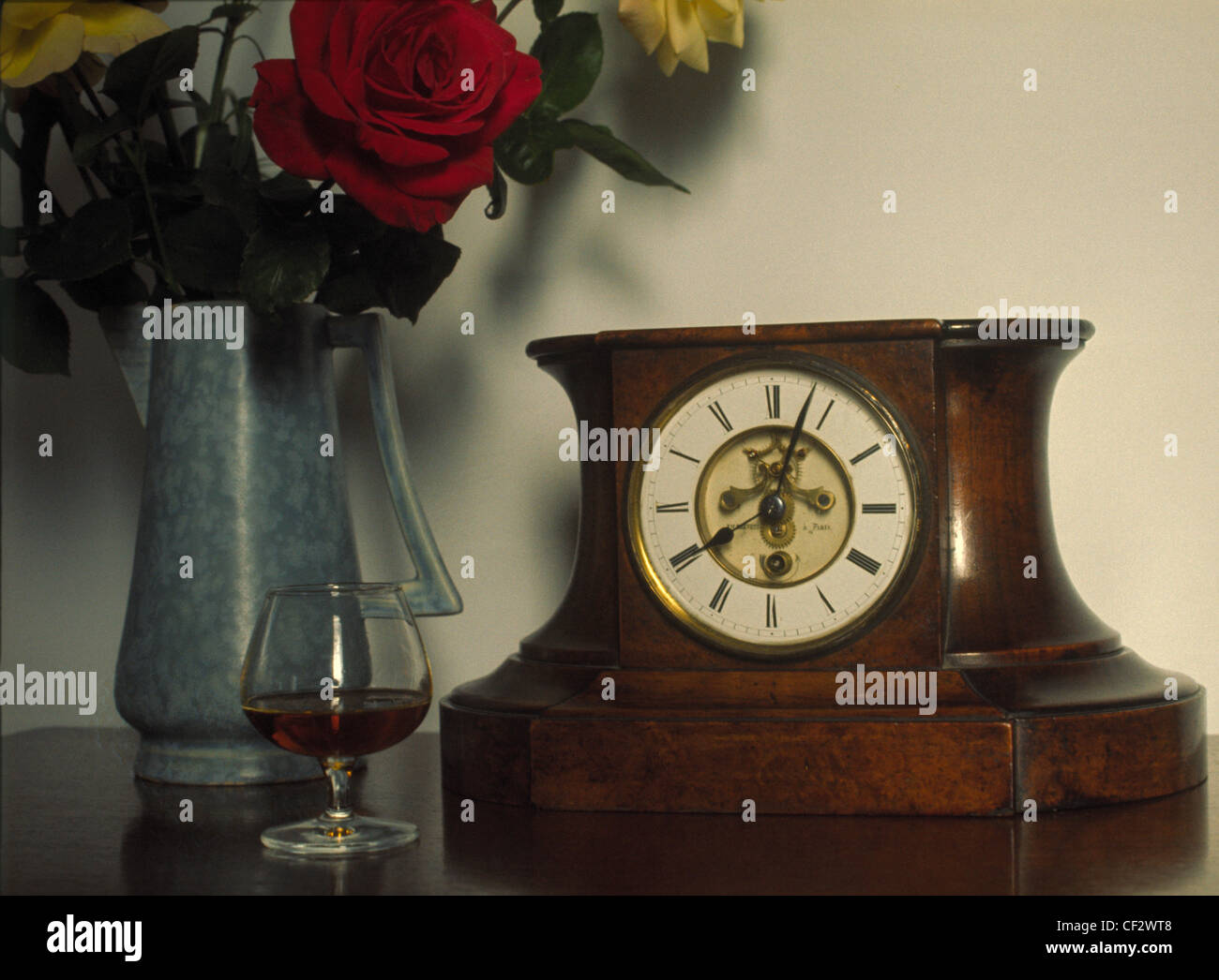 Mantle clock hi-res stock photography and images - Alamy