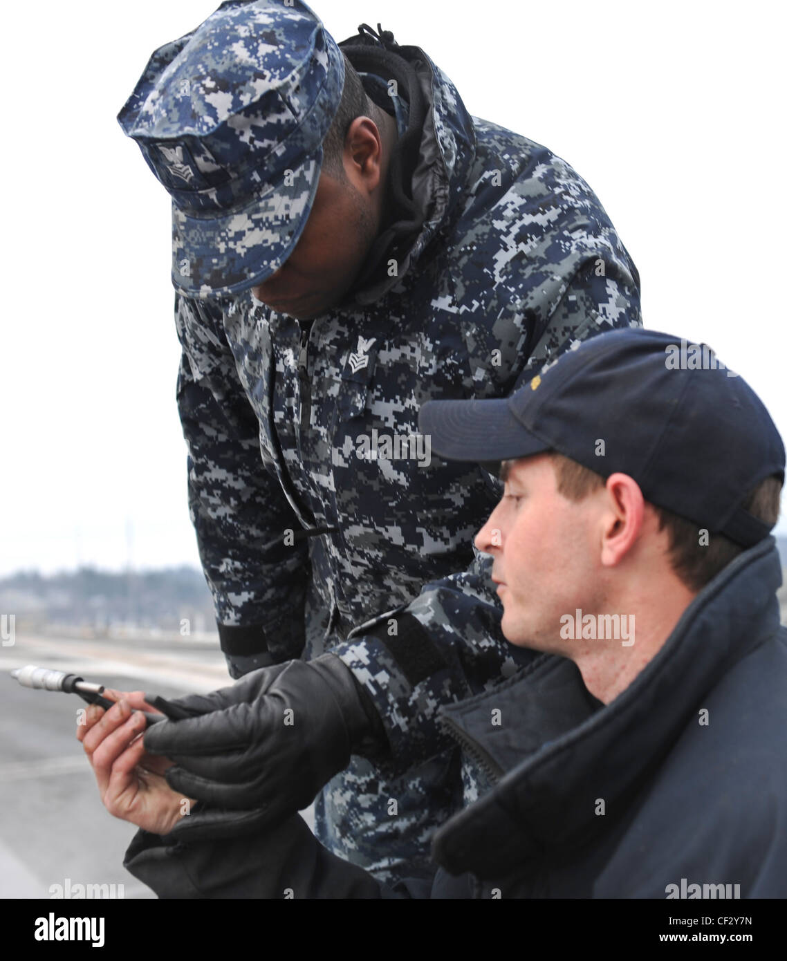 Aviation boatswains mate equipment 1st class darryl johnson hires stock photography and images