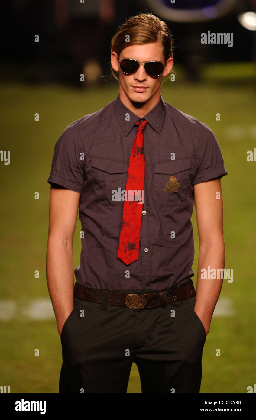 Iceberg Milan Menswear S S Male wearing aviatshades short sleeves