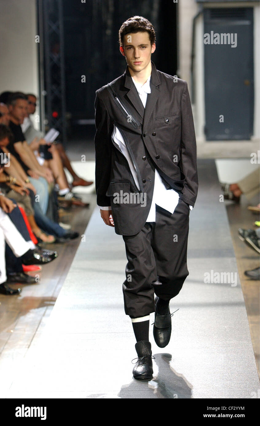 Yohji Yamamoto Paris Menswear S S Male model wearing casual black ...