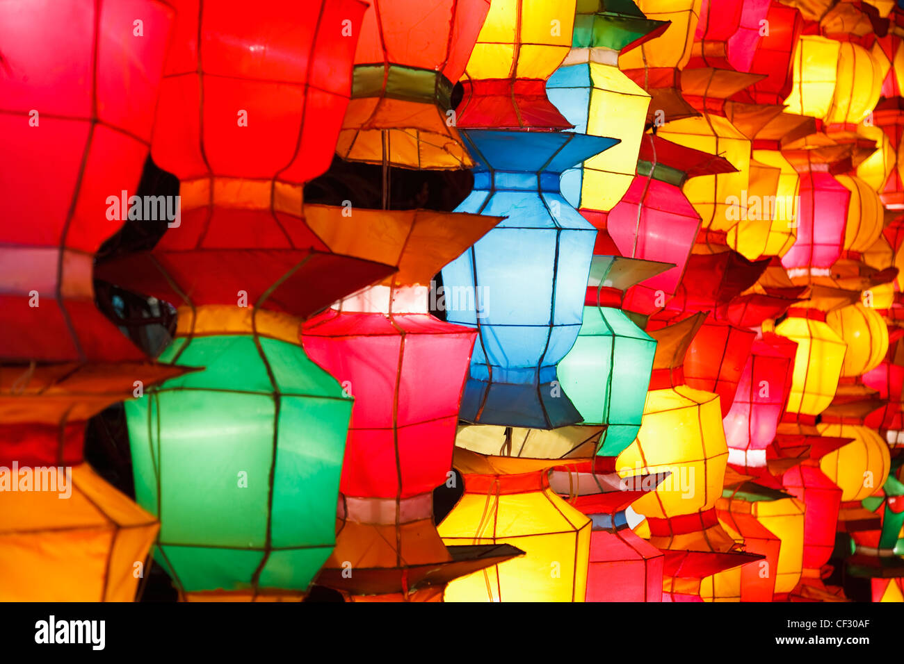 Illuminated lanterns hi-res stock photography and images - Alamy