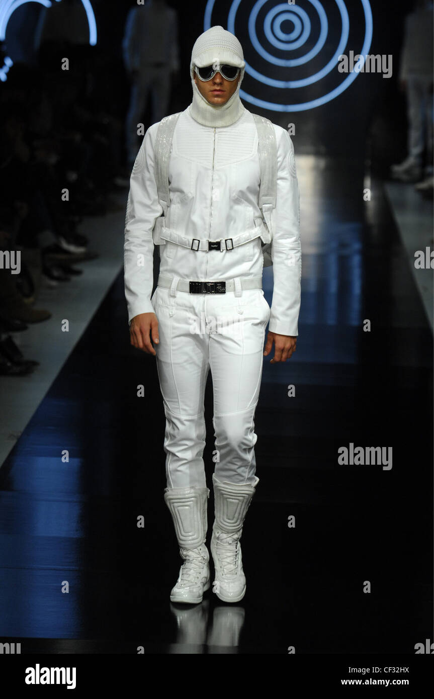 Byblos Milan Menswear Ready to Wear Autumn Winter All white Futuristic style:  Male model wearing bright all white jumpsuit Stock Photo - Alamy