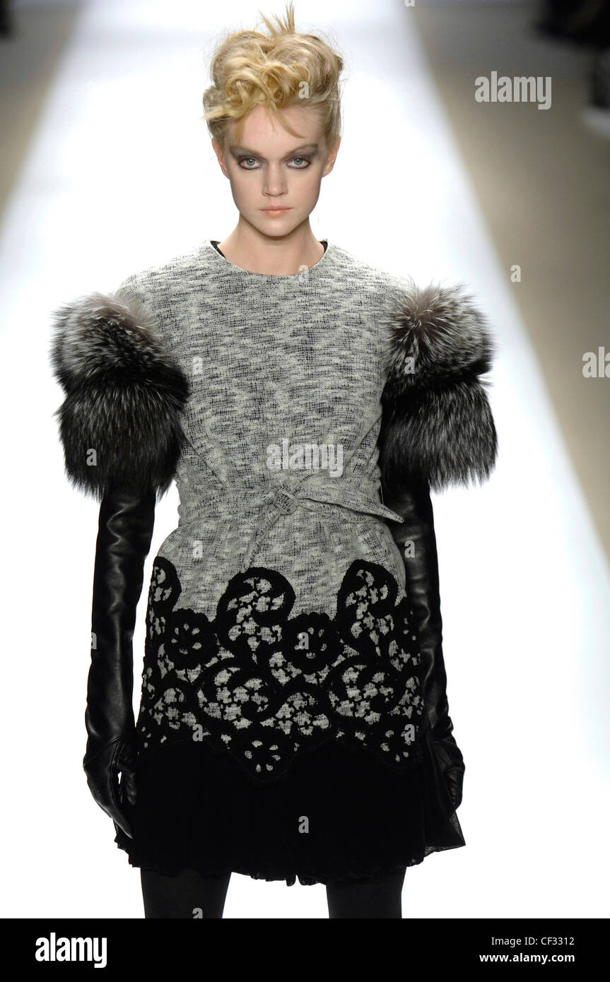 Doo Ri New York Ready to Wear Autumn Winter Model wearing grey jumper ...