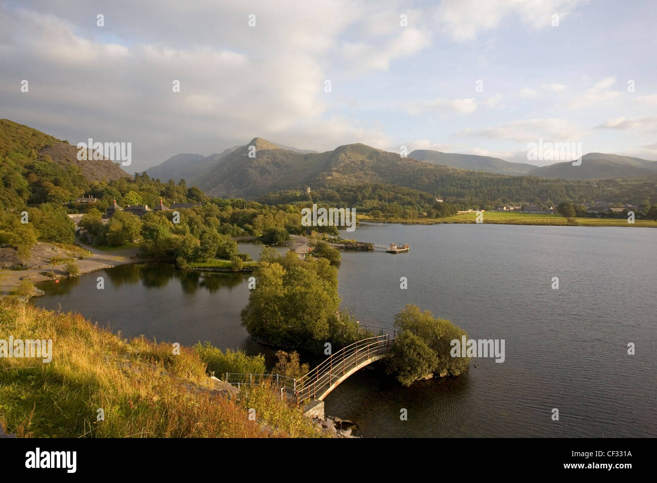 Lake Padarn (Llyn Padarn) looking towards Mount Snowdon, in the Snowdonia National Park. Stock Photo