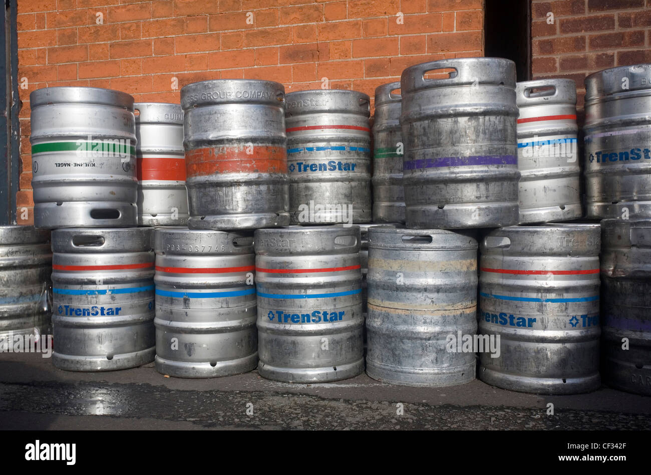 Empty beer kegs hires stock photography and images Alamy