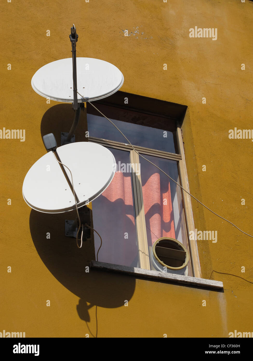 Satellite dish home italy hires stock photography and images Alamy