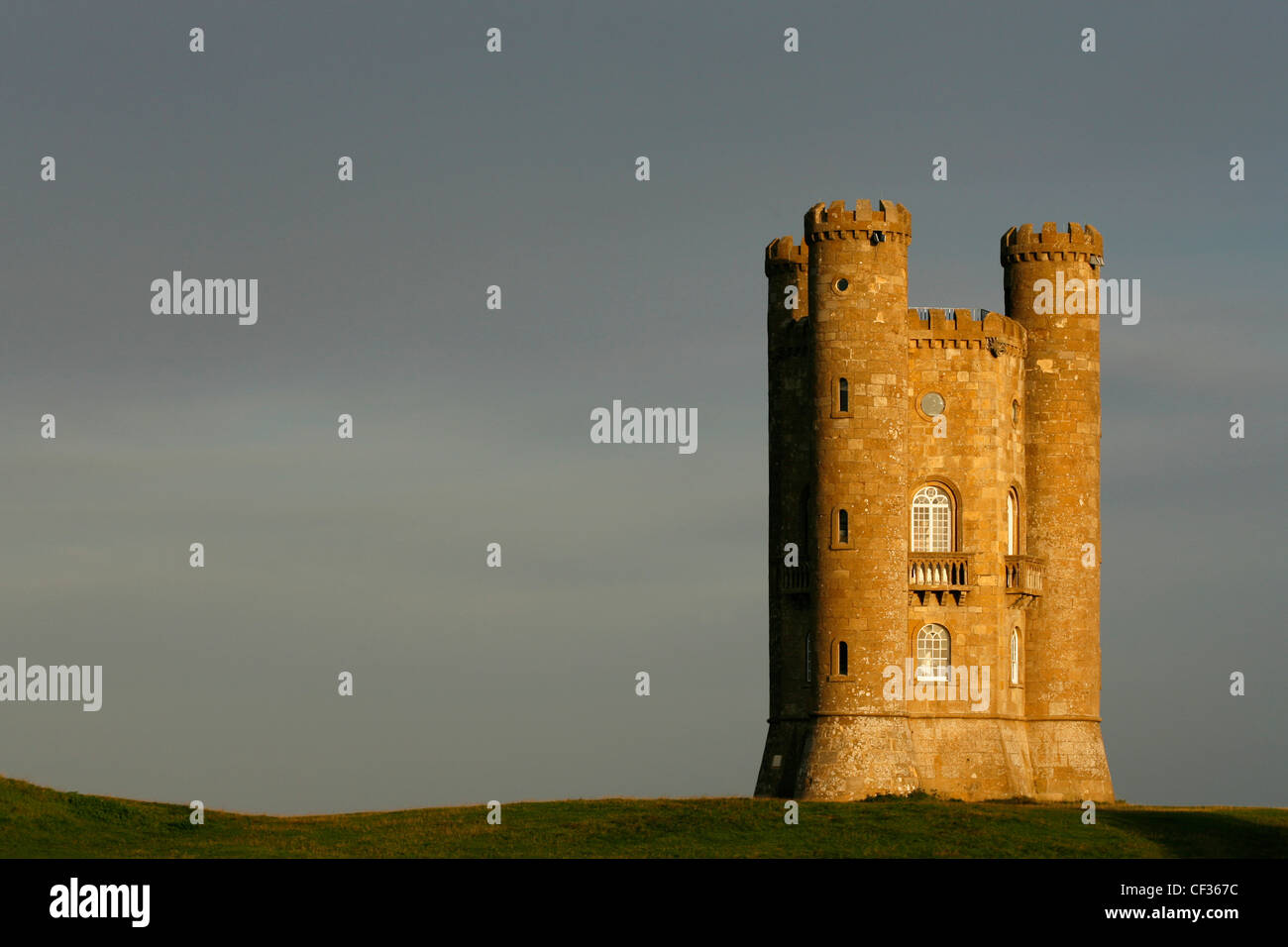 Broadway Tower standing prominently in the Cotswolds. Stock Photo