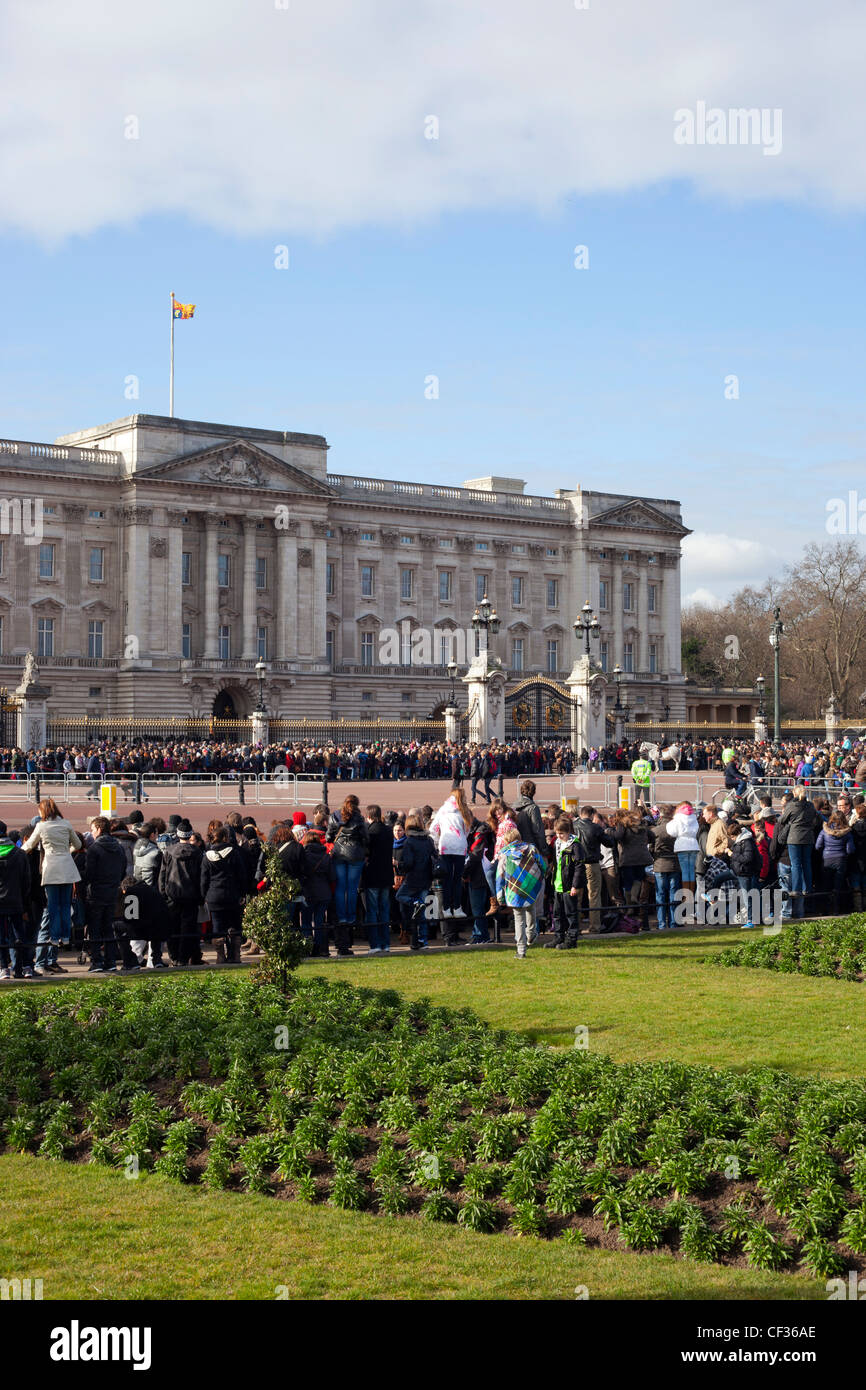 Crowds outside Buckingham Palace waiting to see the Changing of the Guard. Stock Photo