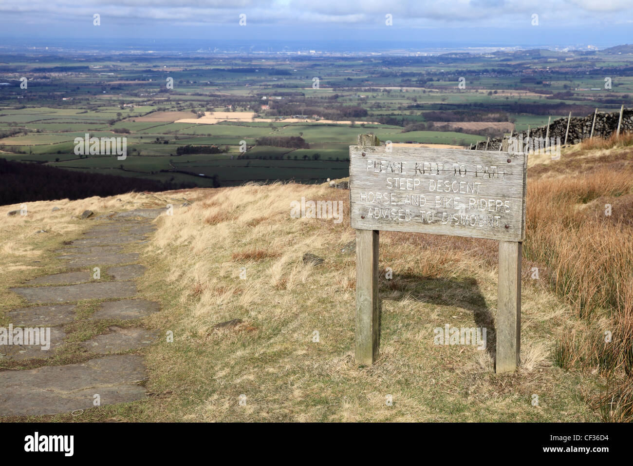 Warning notice steep drop on the Cleveland Way footpath near Stokesley in North Yorkshire Stock Photo