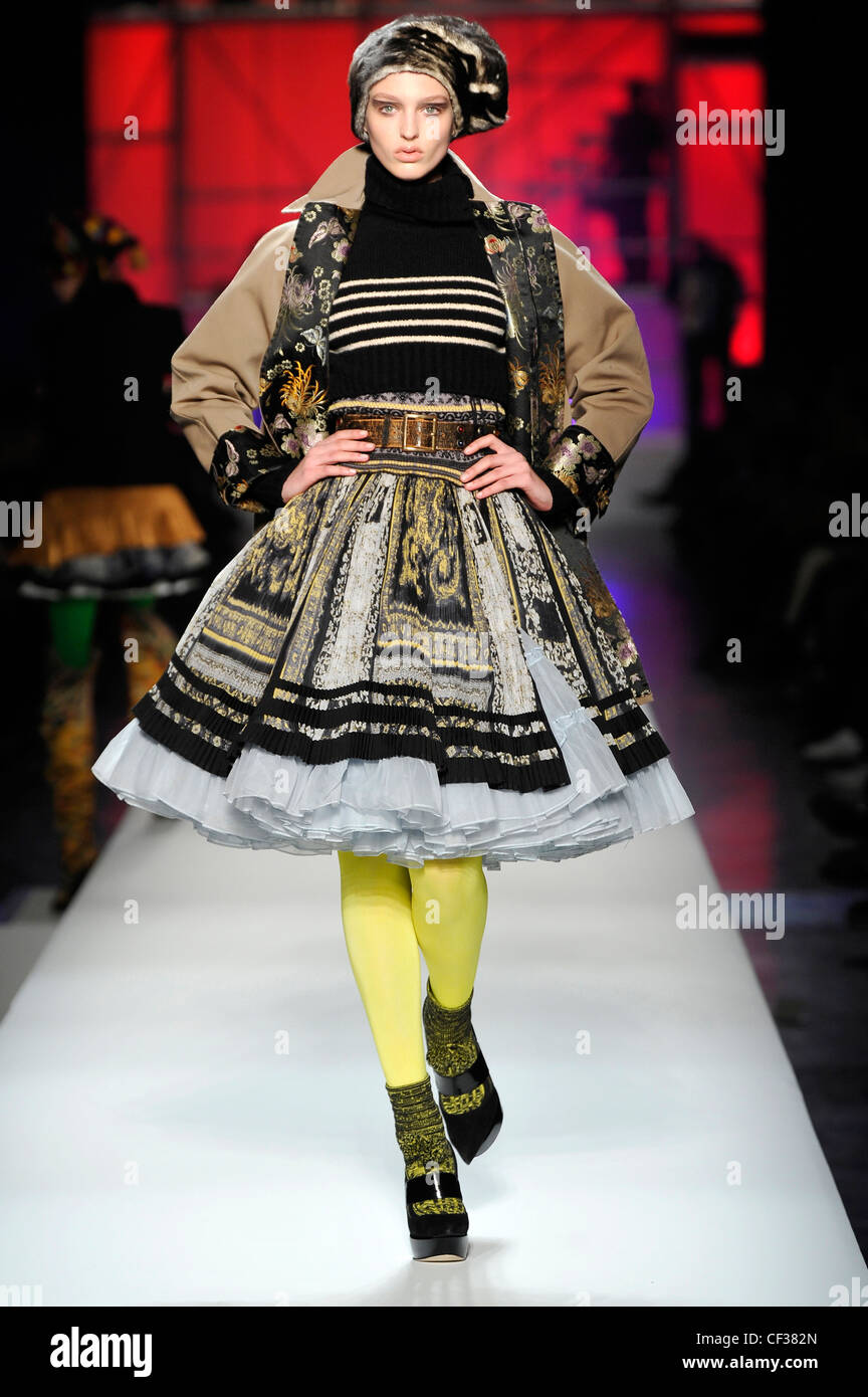 Autumn Winter Beige coat floral print 