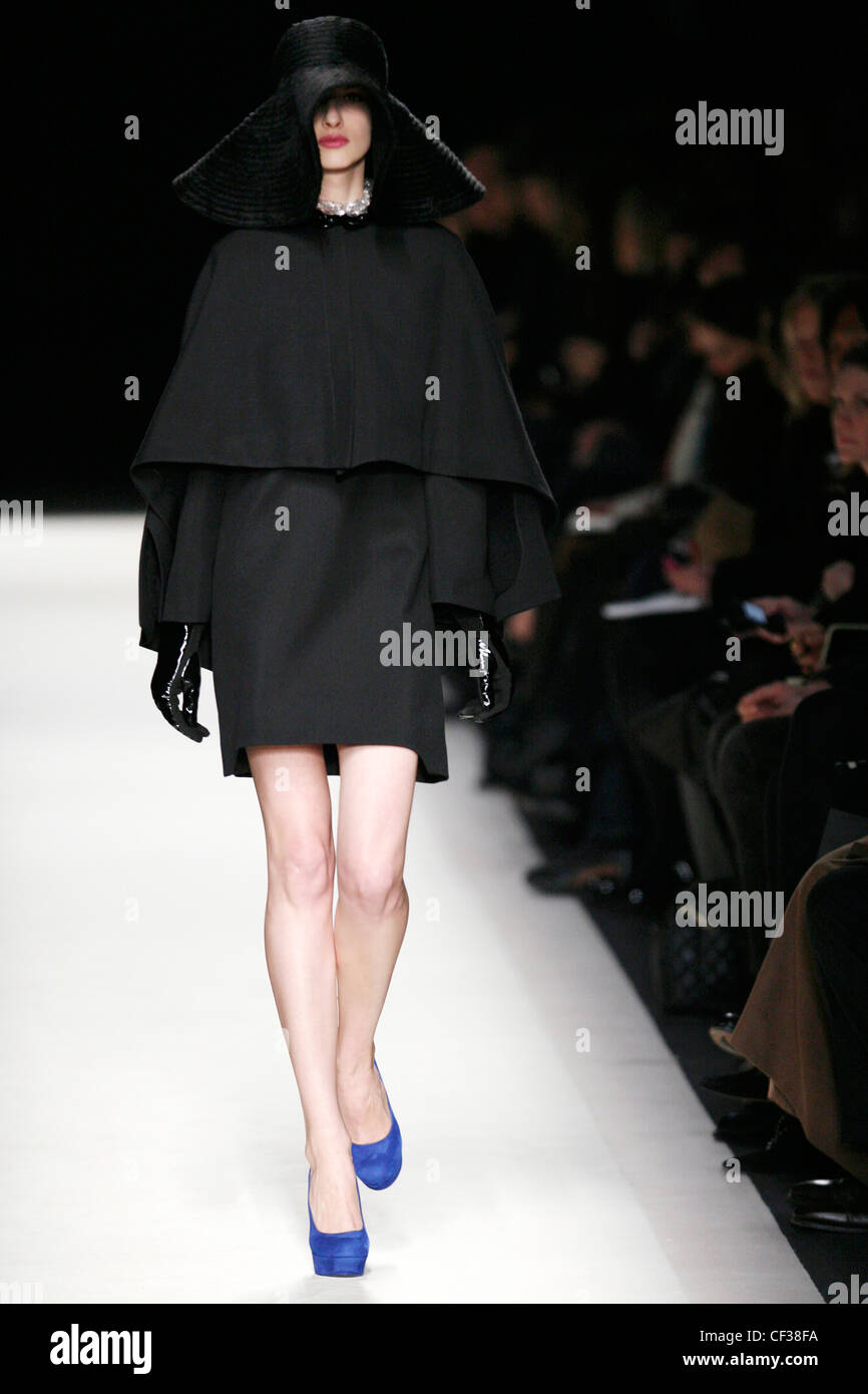 Yves Saint Laurent Paris Ready to Wear Autumn Winter All black floppy ...