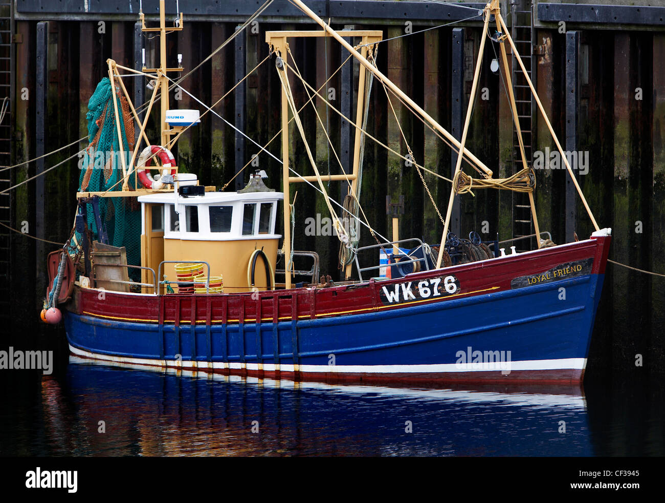 Fishing boat in Ullapool Harbour Stock Photo Alamy