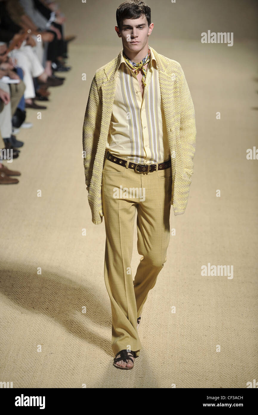 Man wearing mustard shirt hi-res stock photography and images - Alamy