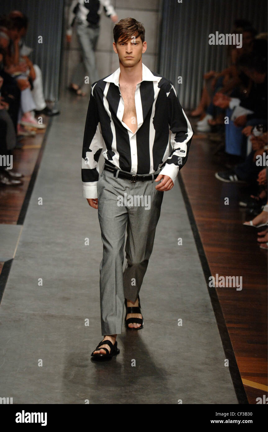 Gianfranco Ferre Milan Ready to Wear Menswear Spring Summer Brunette male  model walking down the runway wearing a black white Stock Photo - Alamy