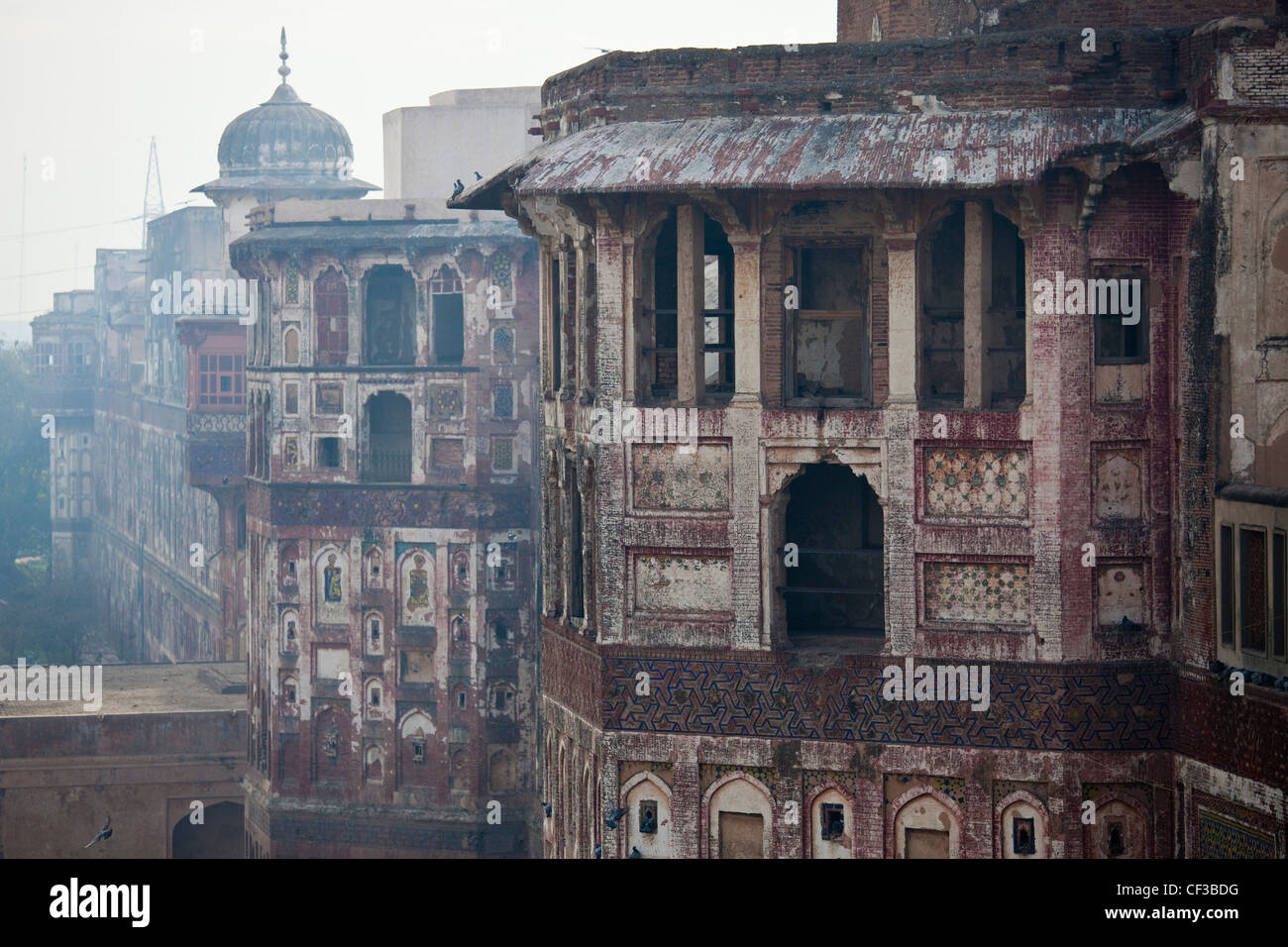 Outside walls of the Lahore Fort, Lahore, Pakistan Stock Photo - Alamy