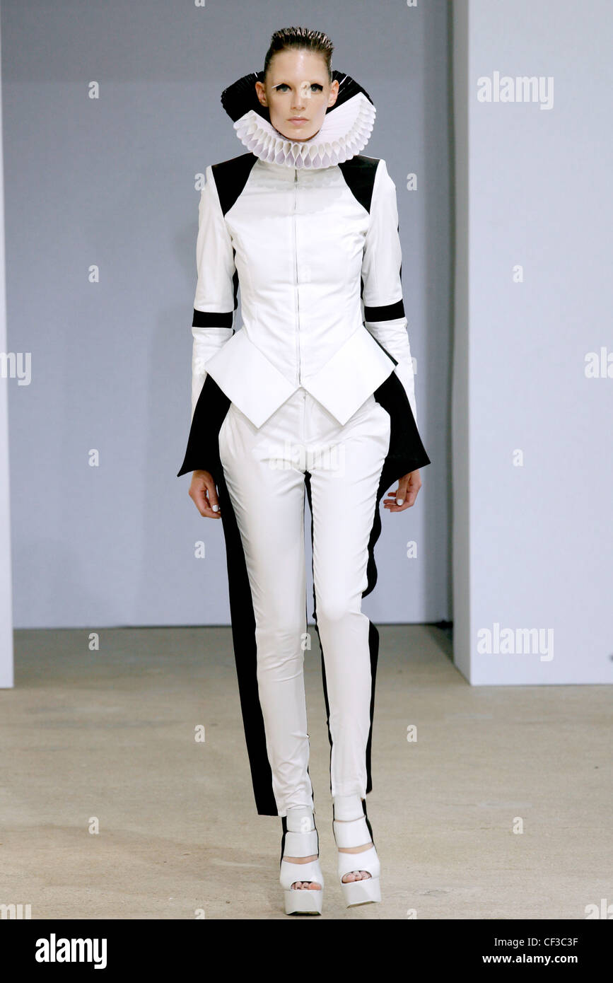 Gareth Pugh Paris Ready to Wear Spring Summer Model wearing a white and  black sculpted trousers an long sleeved black and white Stock Photo - Alamy