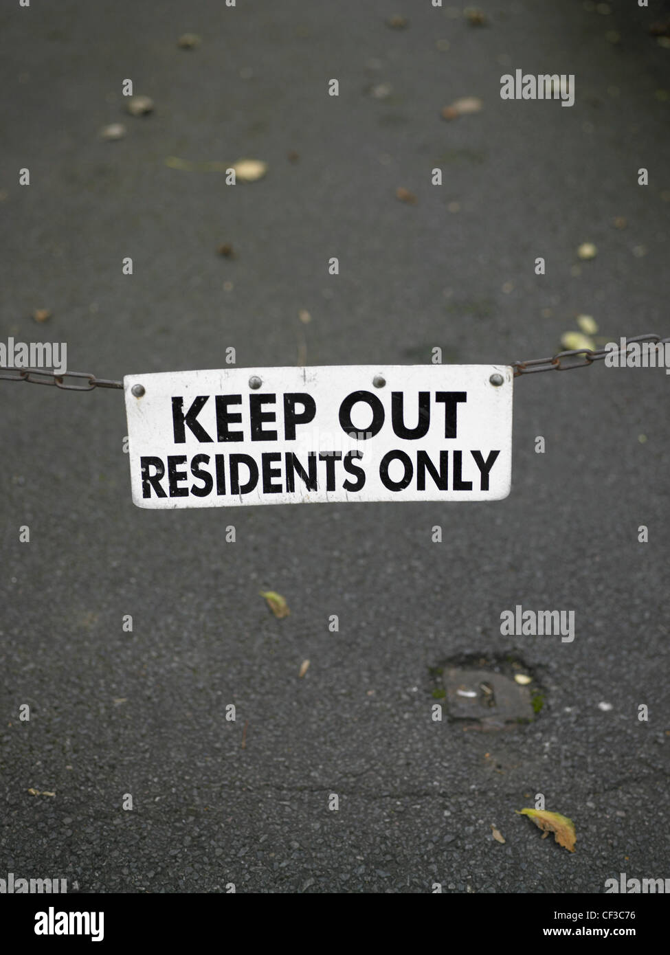 Close up of a sign suspended across a chain reading keep out residents only in Brighton. Stock Photo
