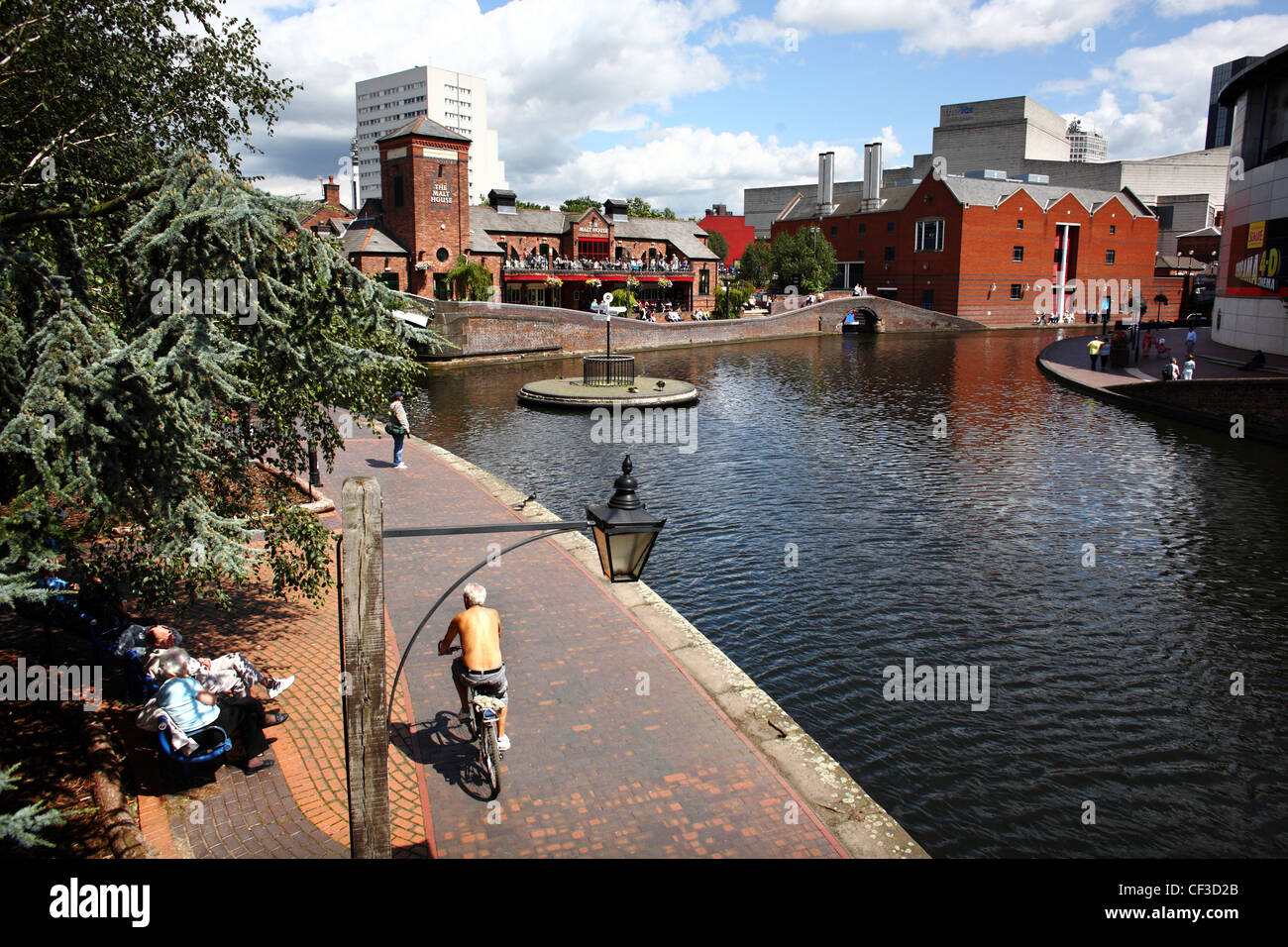 People relaxing by a canal in the centre of Birmingham. Stock Photo
