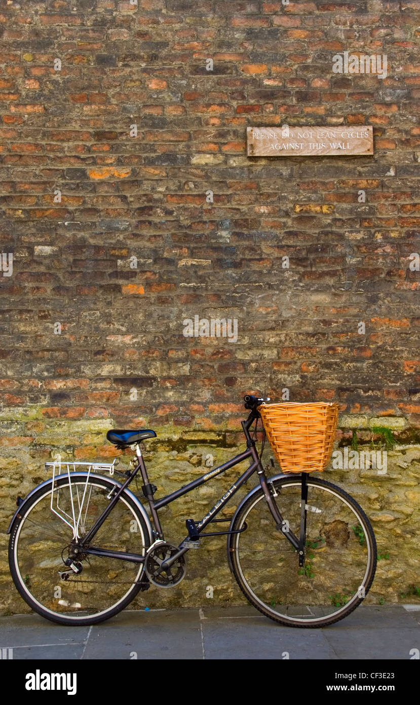 A bike leaning against a wall in Cambridge. Historically, Cambridge University students have not been permitted to drive motoris Stock Photo