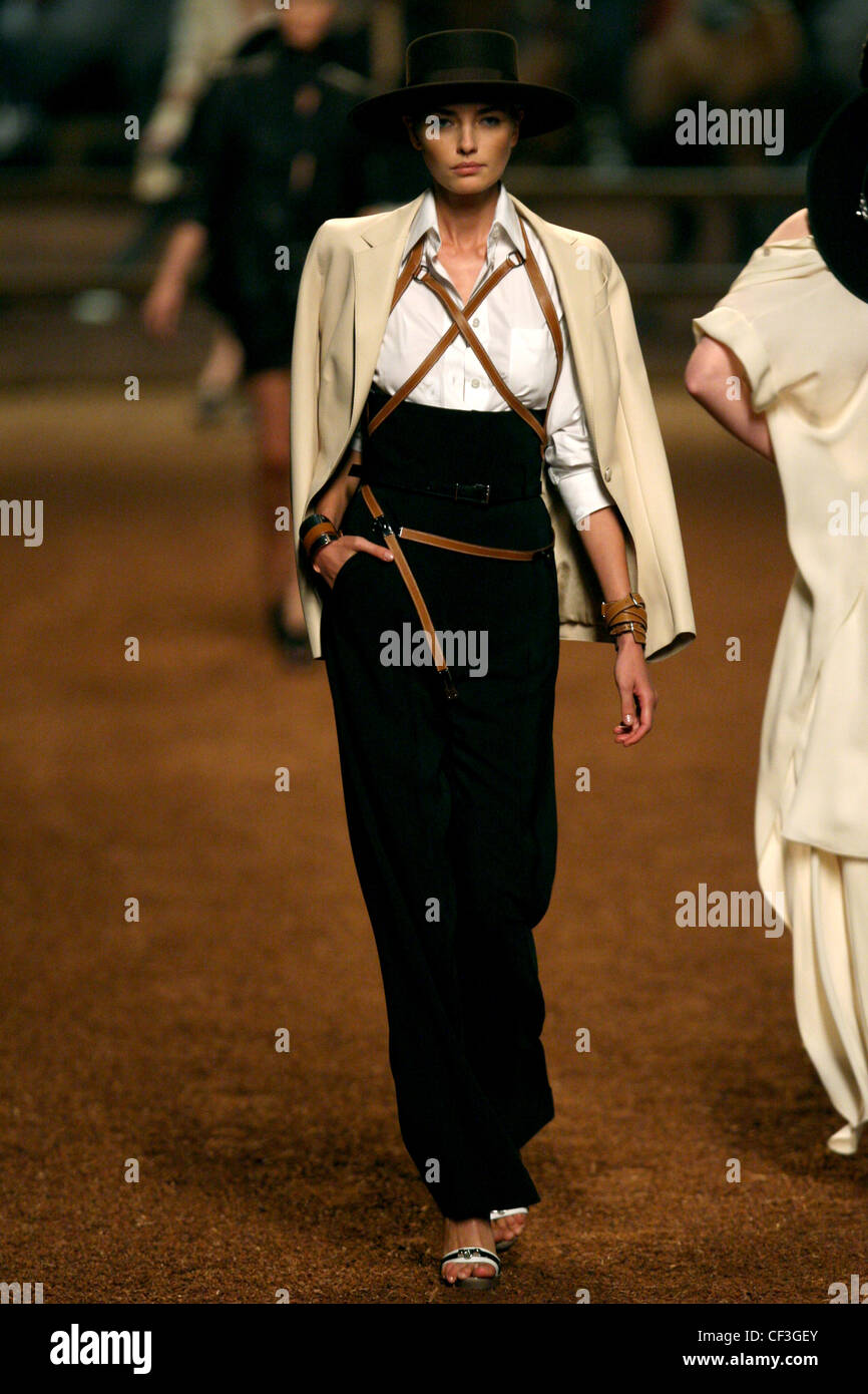 maluma in headscarf at #hermes fashion show . Ur thoughts 🙄 #مالوما خلال  عرض ازياء #إيرمز رايكم!