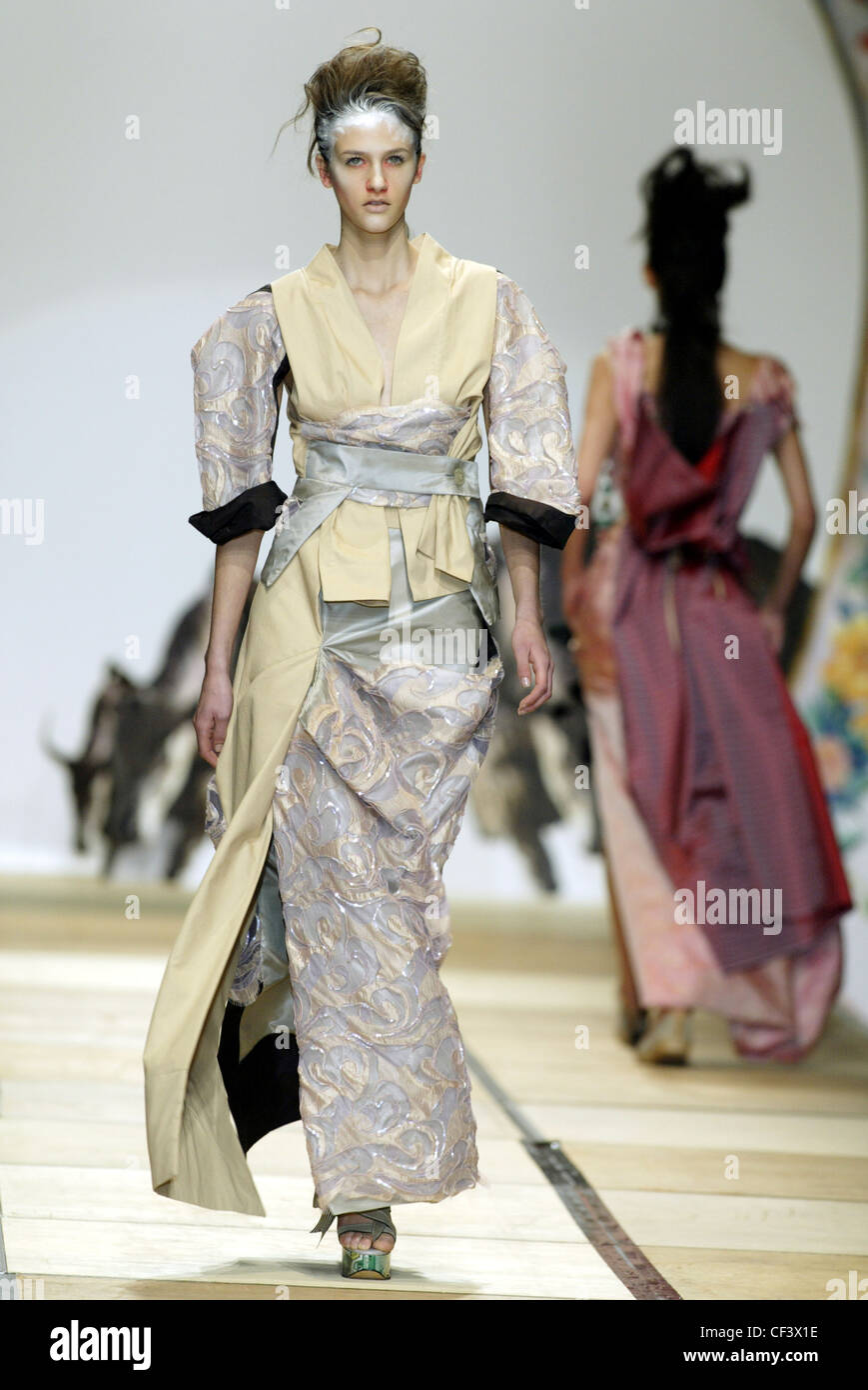 Vivienne Westwood Spring 2023 Ready-to-Wear Fashion Show