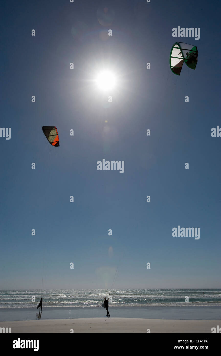 Sports fanatics fly kites on Cape Town's beaches Stock Photo Alamy