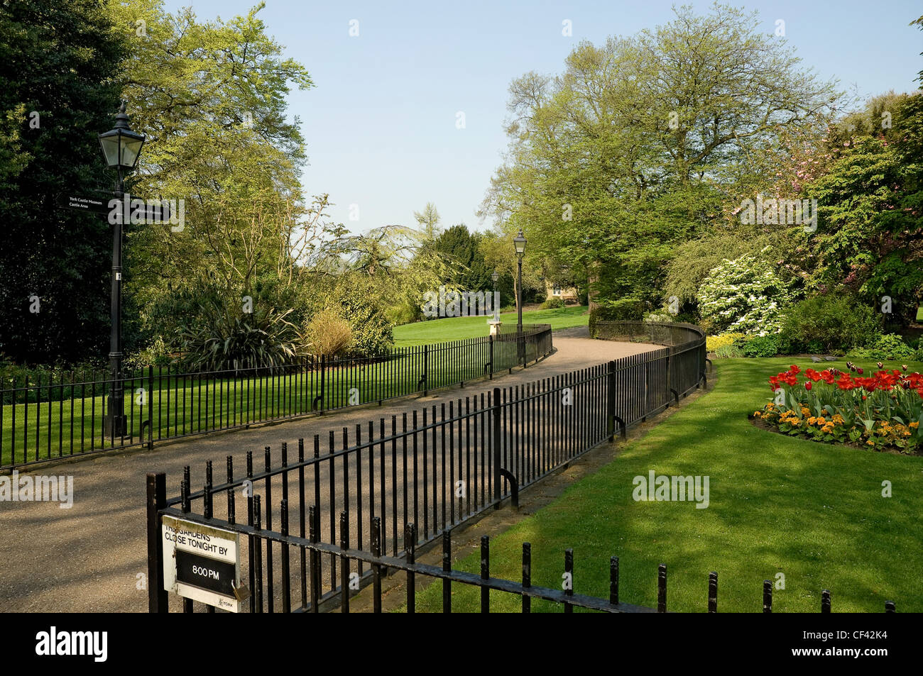 Black railings garden hires stock photography and images Alamy