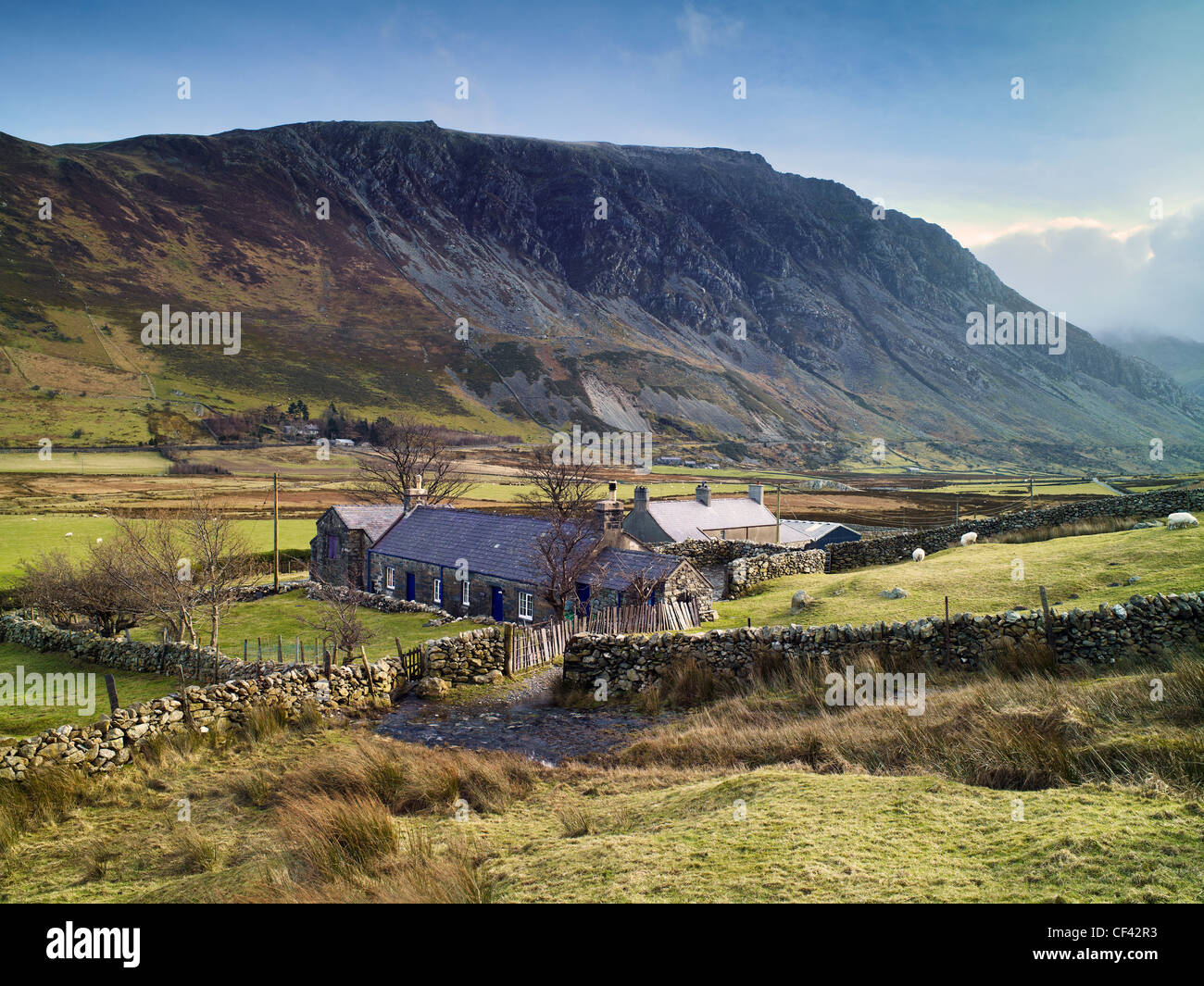 A remote farmhouse in the valley of Nant Francon in the heart of Snowdonia. Stock Photo