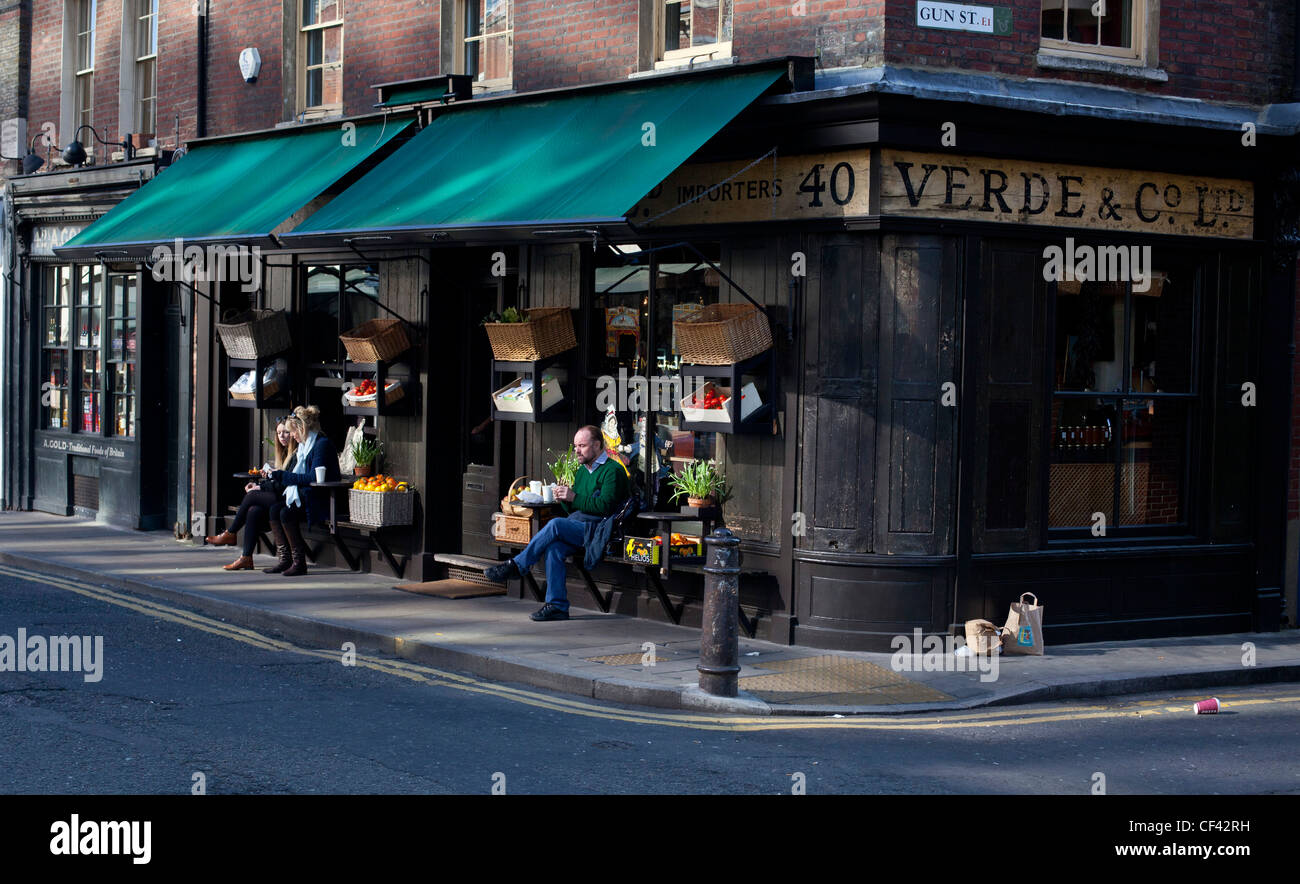 Corner shop uk hires stock photography and images Alamy