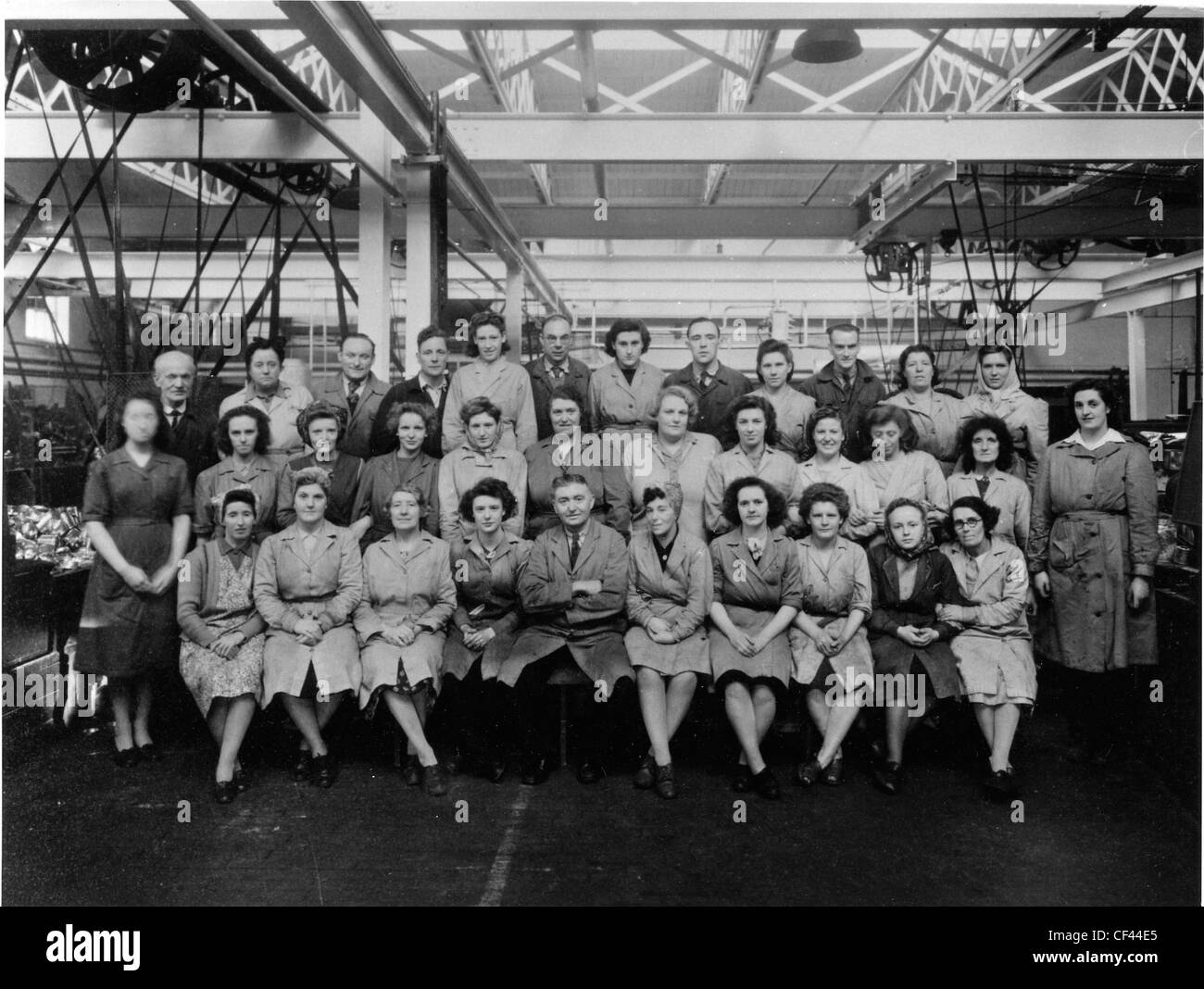 Workers at the Manders Varnish Works, John Street, Wolverhampton, 1930s. Mander Brothers Ltd was in operation c 1840 - 1937. Stock Photo