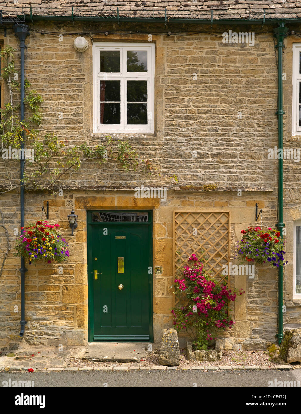 Exterior view of the honey coloured cottages in Stow on the Wold. Stock Photo