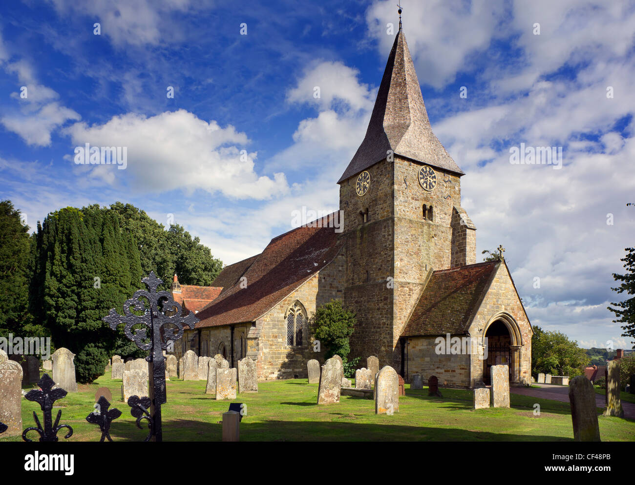 St Bartholomew's church and graveyard. Smuggling took place in Burwash during the 18th and 19th century and several smugglers' g Stock Photo