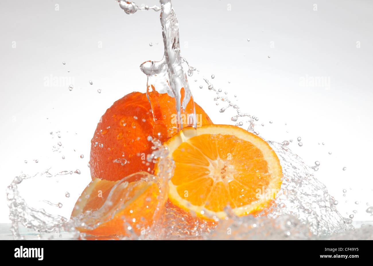 oranges being splashed with water Stock Photo Alamy