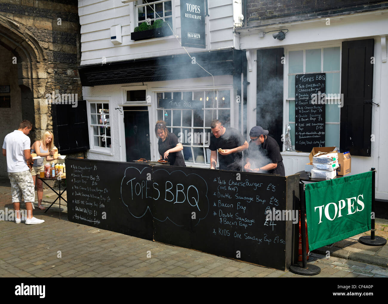 Staff from Topes Restaurant cooking food on their barbecue at the Dickens Festival 2010. Stock Photo