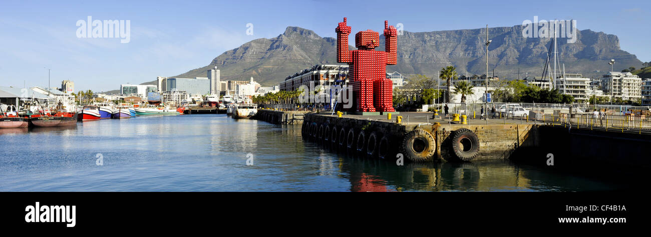 Table Mountain and Cape Grace Hotel from the Victoria and Alfred waterfront Stock Photo