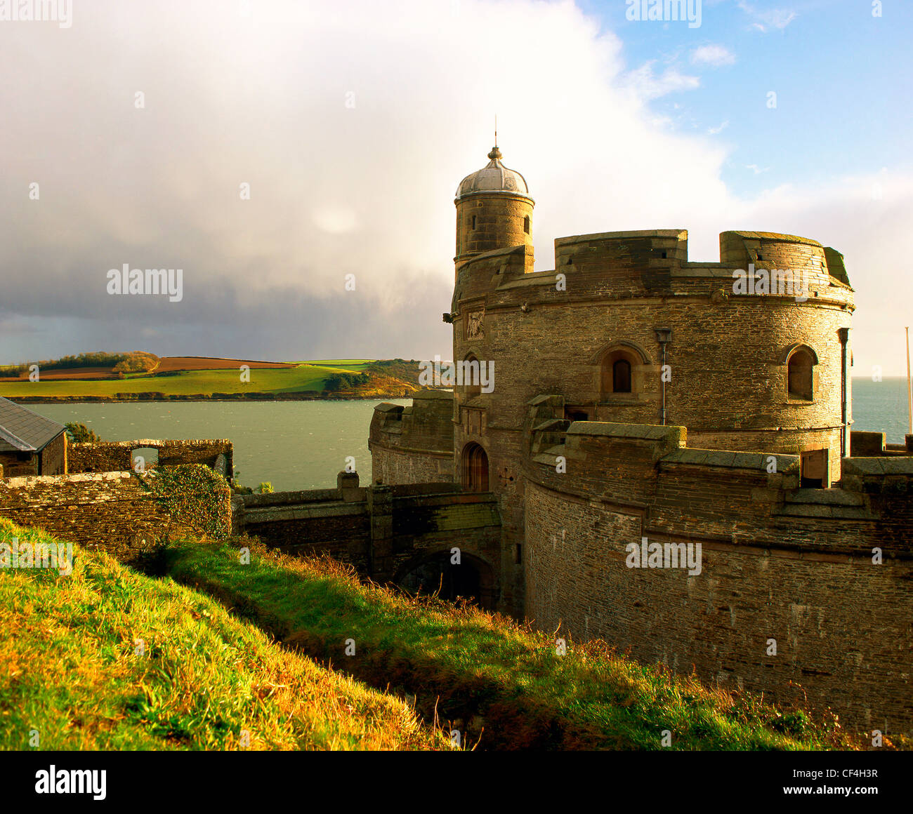 St Mawes Castle at the mouth of the Percuil River on the Roseland Peninsula, built by Henry Vlll to defend the town against inva Stock Photo