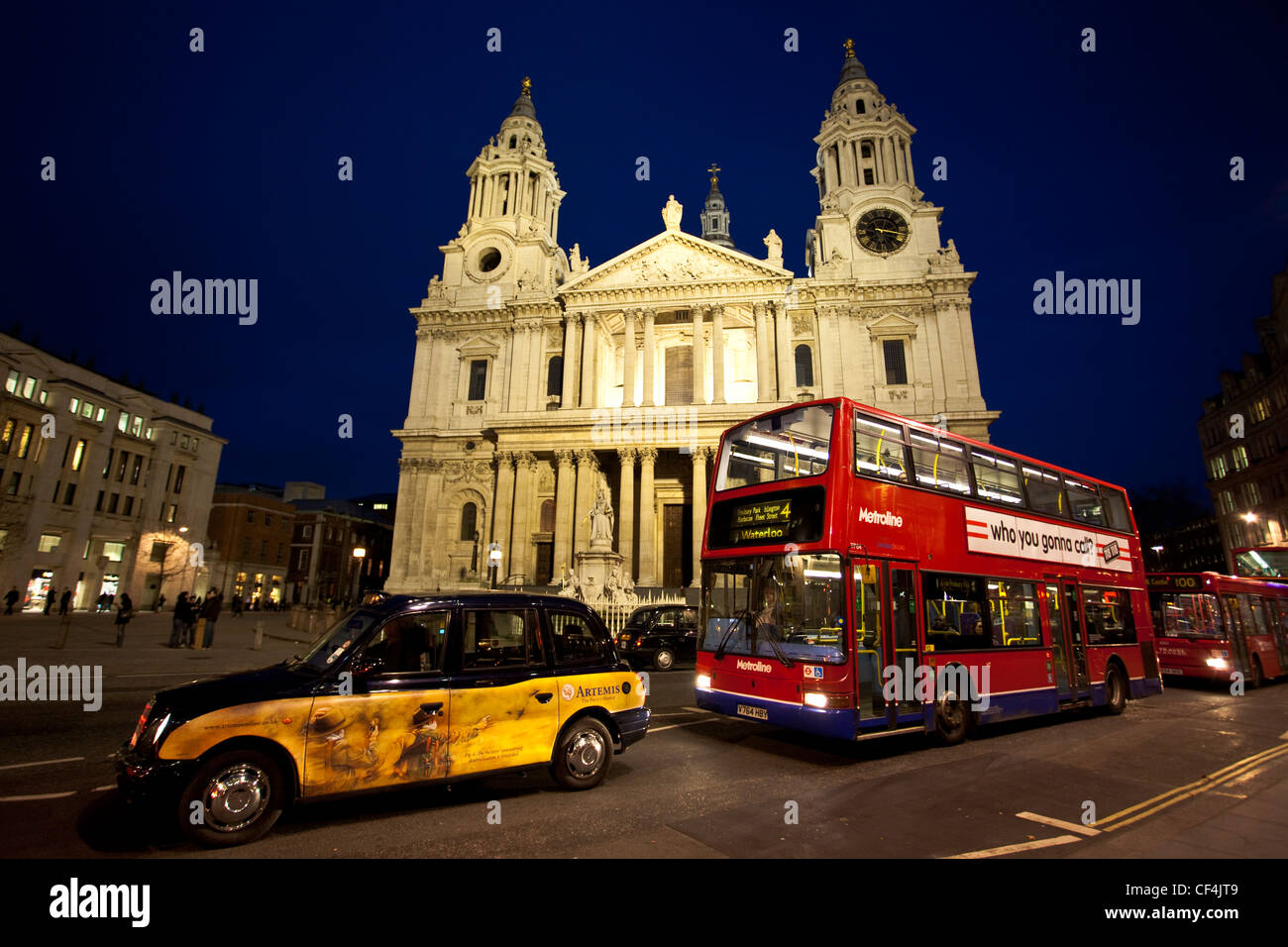 Old london bus night hi-res stock photography and images - Alamy