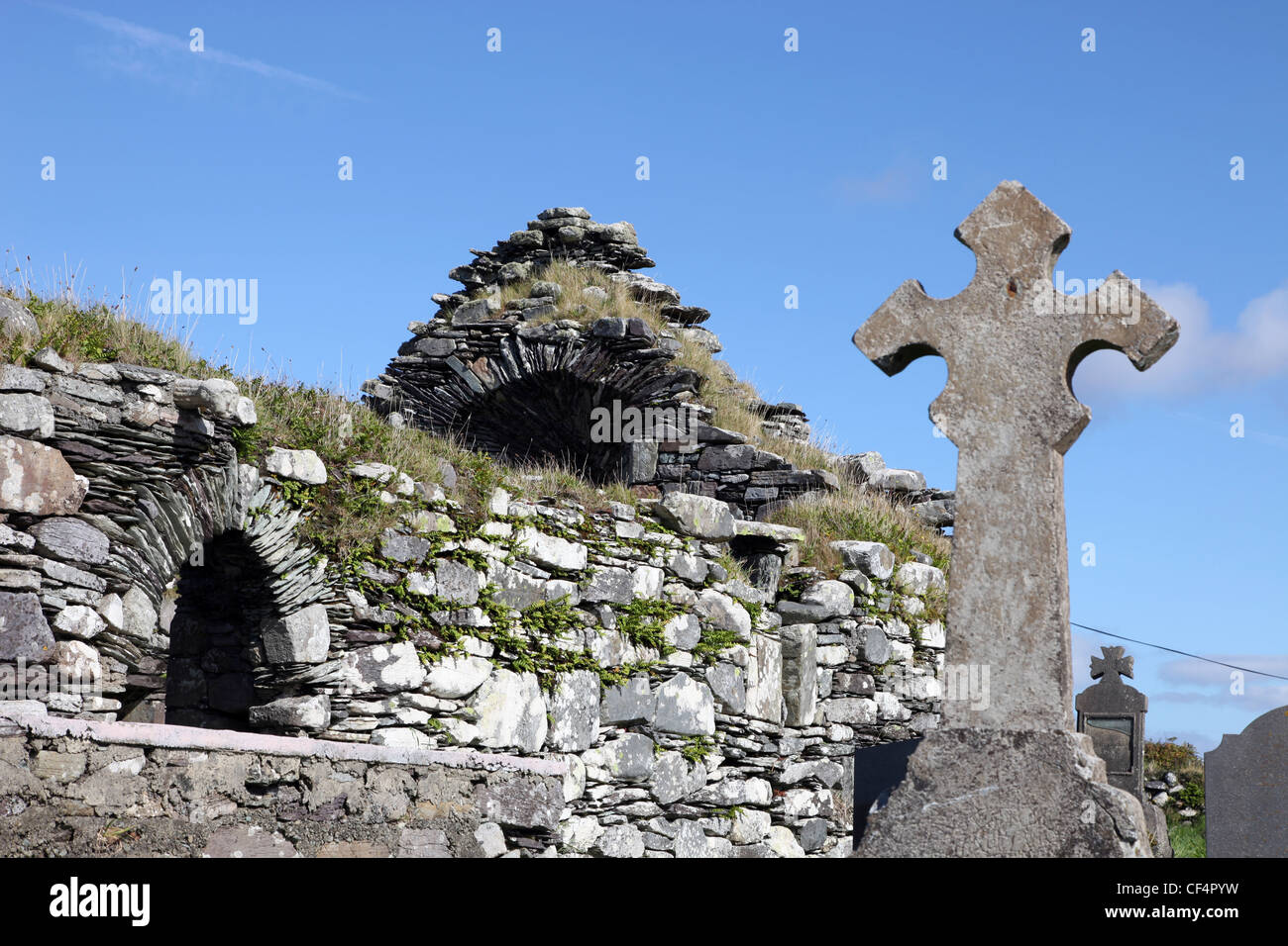 A ruined church in Kilcatherine Churchyard, named after Naomh Caitairin, an early Christian saint who founded a nunnery nearby o Stock Photo