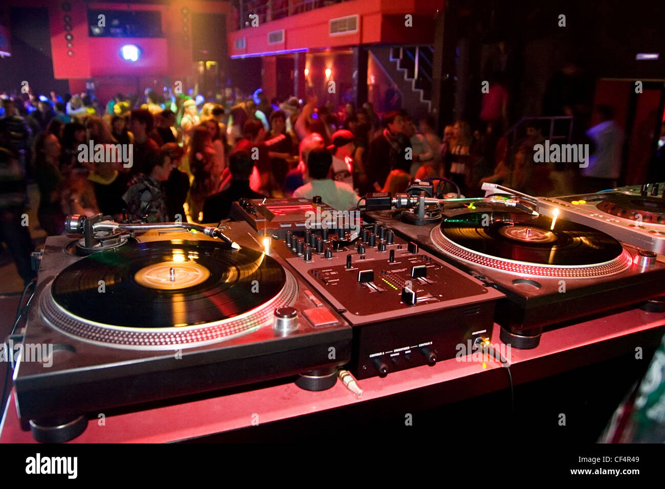 Crowded dancefloor hires stock photography and images Alamy